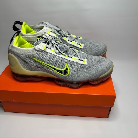 Nike Air Vapormax 2021 FK Men's Wolf Grey Volt Logo Sneaker DH4085-001 Sz 10 - Picture 3 of 9